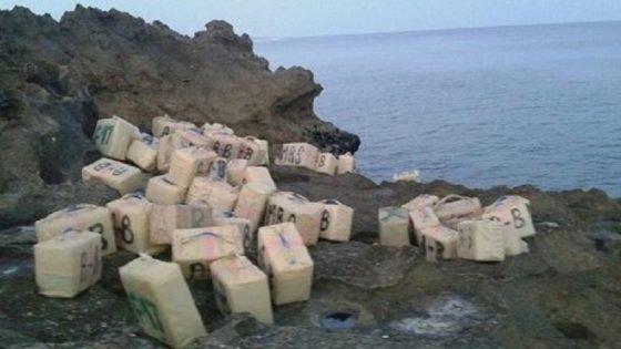 بحر اسفي يلفظ حوالي 60 رزمة حشيش