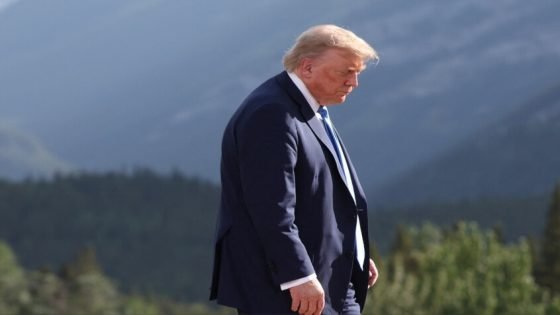 بينها دول عربية.. إدارة ترامب تدرس توسيع قائمة حظر السفر لأمريكا إلى 36 دولة