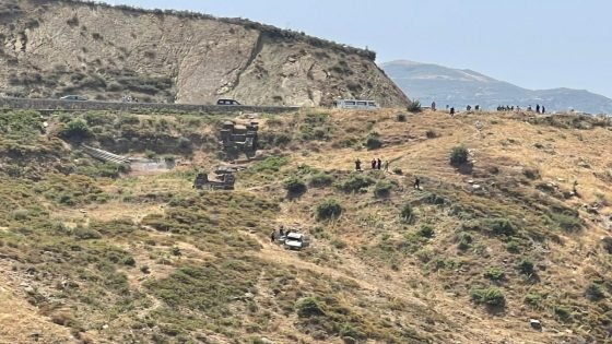 سائق ينجو من الموت بعد انقلاب سيارته في منعرج خطير قرب خميس المضيق بشفشاون