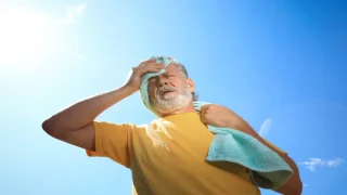 مع ارتفاع الحرارة.. 6 توصيات لتفادي الجفاف عند المسنين