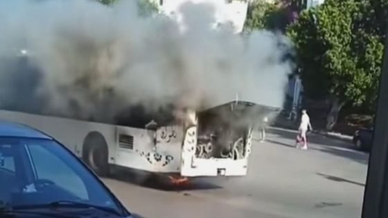 حريق مرعب يلتهم حافلة للنقل العمومي وسط تطوان ونجاة الركاب بأعجوبة!