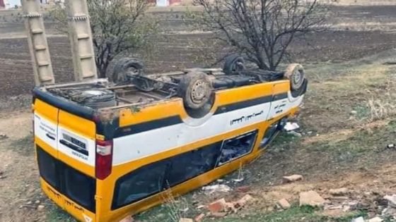 حادث انزلاق سيارة للنقل المدرسي يرسل اربعة أطفال وسائق الى المستشفى