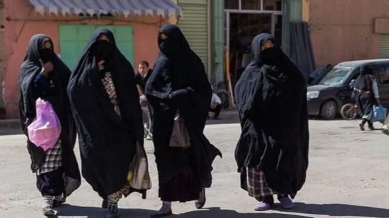 الدرك الملكي يطيح بمجرم روع نساء قصر آيت شاكر ويشتبه تورطه في جريمة قـ…تل