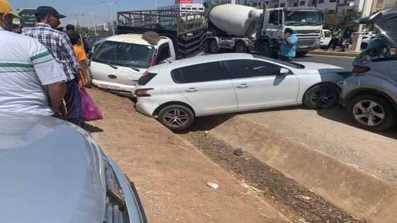 عاجل : هوندا تصطدم بسيارات متوقفة وتسقطها في مجرى ماء الأمطار بعين عتيق ( صور )