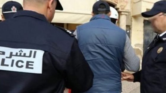 مكناس.. بحث قضائي يطيح بضابط شرطة متهم بالابتزاز والرشوة