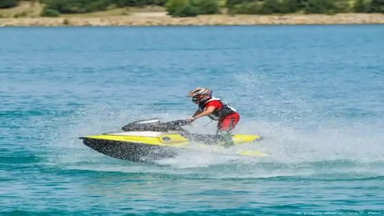طنجة.. البحرية الملكية تعترض “جيتسكي” محملاً بـ200 كيلوغرام من الحشيش في طريقه إلى إسبا