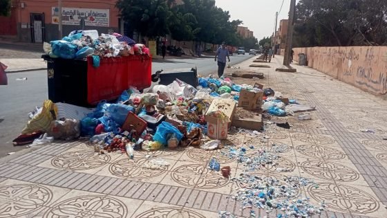 كلميم تغرق في الأزبال وسط إضراب عمال النظافة وانهيار التدبير المحلي ( صور )