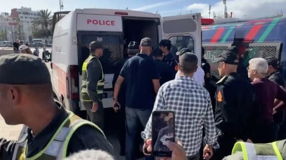 إحتجاجات شبابية تتحدى المنع.. وشعار واحد يتردد : الصحة أولاً