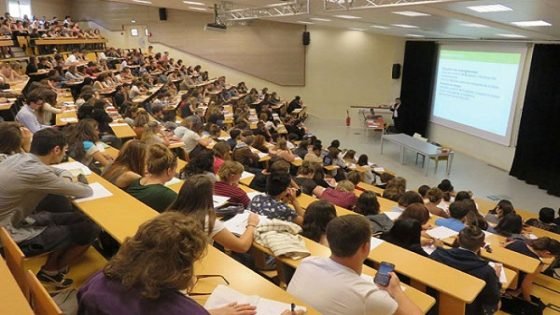 “نقابة” تتهم إدارة الجامعات بالاستعانة بعمال الحراسة لتسجيل الطلبة