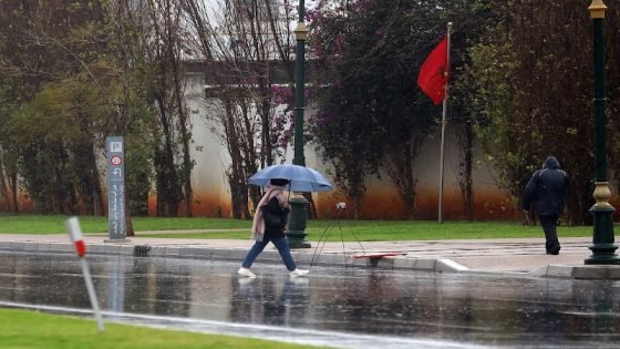 نشرة إنذارية: زخات رعدية وهبوب رياح