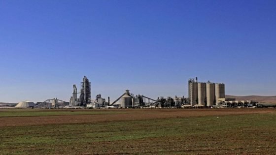 محاكمة “لافارج” الفرنسية لتمويل الإرهاب تبدأ الثلاثاء