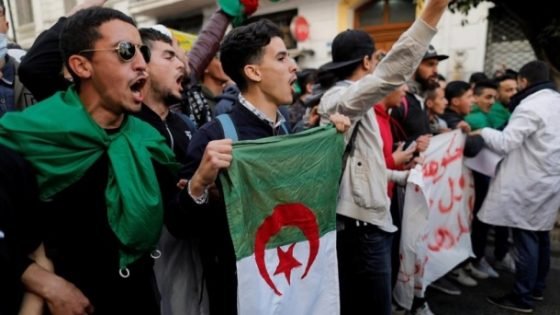 برلماني جزائري : دعوات “زيد الجزائرية “للاحتجاج تعكس رغبة الشباب في التعبير عن الإحباط