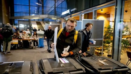 فوز حزب وسطي في انتخابات هولندا