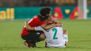 صلاح وحكيمي ضمن ترشيحات “فيفبرو”