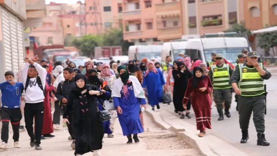 مسيرة على الأقدام.. ساكنة ضواحي خنيفرة تحتج للمطالبة بفك العزلة