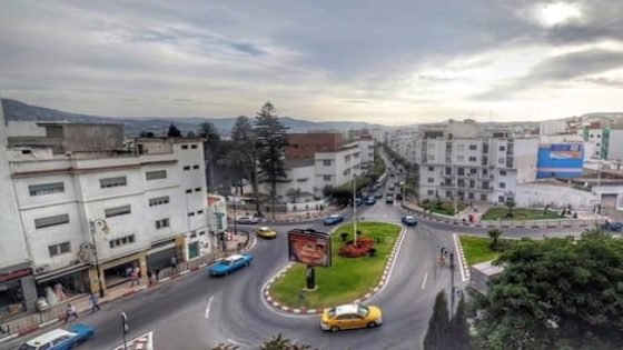 المضيق بين تجميد التعمير وخرق القانون: عندما يطبق المنع على الضعفاء ويستثنى المحظوظون