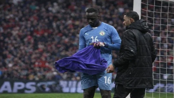 رئيس حكام”الكاف” يحسم جدل المنشفة