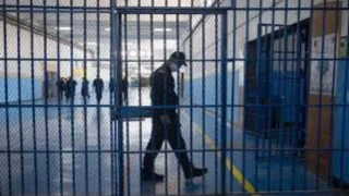 الجديدة.. “15 سنة’ لشاب حاول قـ..تل والده بسكين وكلبين شرسين