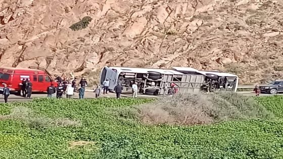 إصابات متفاوتة في انقلاب حافلة بمنحدر أد بوشني بين سيدي إفني وميراللفت ( صور )
