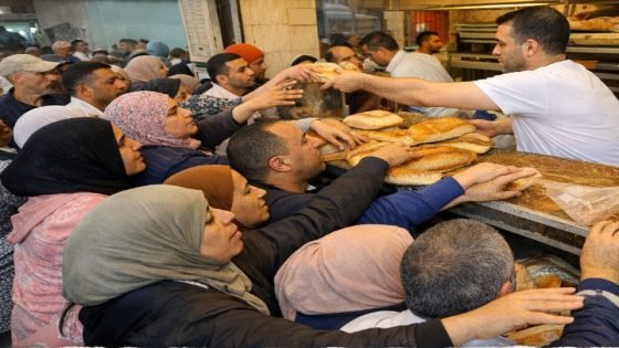 التهافت على الخبز قبل الإفطار… سلوك لا يليق ببلد الخير !!