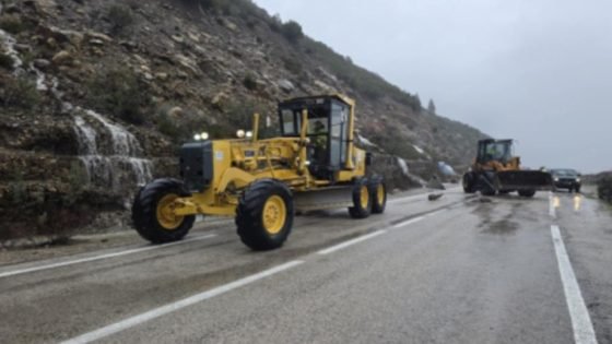 الحسيمة .. استمرار التعبئة لفتح الطرق المغلقة نتيجة الاضطرابات الجوية