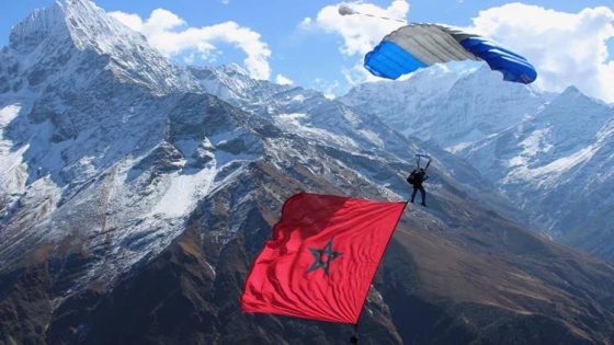 تارودانت تتحول إلى وجهة مفضلة لعشاق القفز بالمظلات