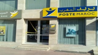 فوضى وكالات بريد المغرب : طوابير لا تنتهي، خدمات متأخرة وشبابيك ٱلية بلا سيولة