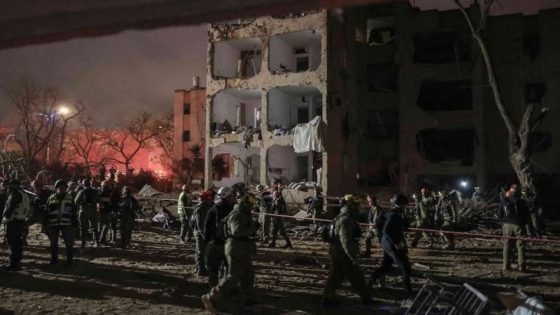 عشرات الجرحى وأضرار بالغة بضربات صاروخية إيرانية في عراد وديمونا-