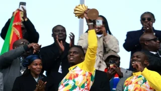 السنغال تحتفي بالكأس بفرنسا : ماموقف الكاف من الفضيحة ؟؟