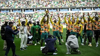 منتخب السنغال يتحدى قرارات كاف ويحتفل بكأس أمم أفريقيا