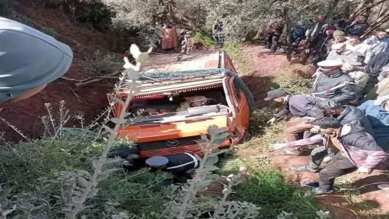 مأساة طرقية بإيواريضن.. مصرع 3 أشخاص وإصابة 17 في انقلاب “طرونزيت” صور