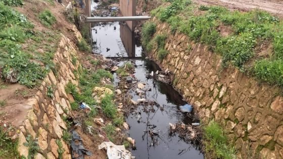 تلويث واد أم الربيع يثير غضب المجتمع المدني بالفقيه بن صالح ومطالب بفتح تحقيق عاجل