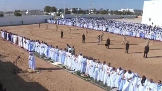 موريتانيا… “بروتوكول” يقضي على روح المساواة أثناء الصلاة ( صور )