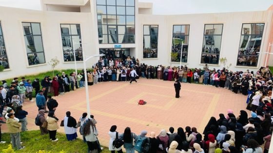 طلبة ESEF بني ملال يحتجون ضد تأخر صرف تعويضات الأعمال التربوية ( صور )