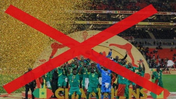 سؤال “كلاش” .. لماذا يجب التوقف عن استخدام صور تتويج السنغال في تغطية الصراع الكروي مع المغرب؟