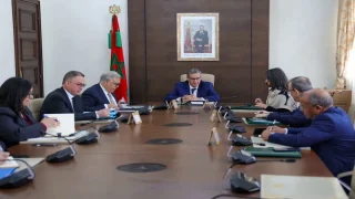 الحكومة تطلق دعما استثنائيا لمهنيي النقل لمواجهة ارتفاع أسعار المحروقات