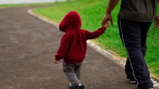 “ما تقيش ولدي” تحذر من تزايد اختفاء الأطفال ومحاولات استدراجهم بالمغرب