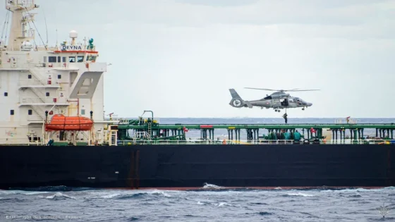 إدانة دولية لعرقلة السفن بمضيق هرمز