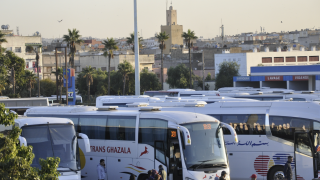 “الكيران والمحطات” … تقرير يكشف اختلالات قطاع النقل العمومي