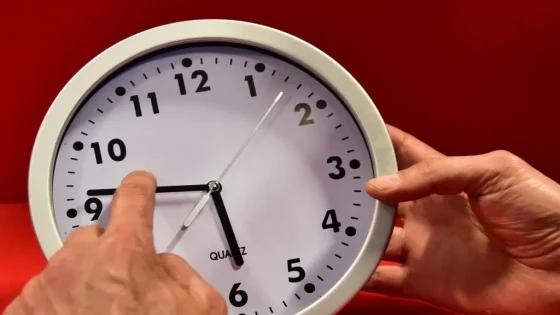 الساعة الإضافية : دعوة لتقييم آثارها الاقتصادية والاجتماعية والبيئية