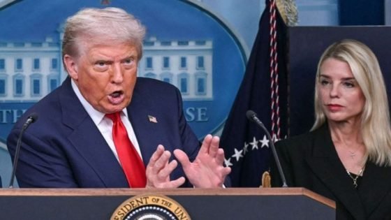ترامب يقيل وزيرة العدل الأمريكية بام بوندي-