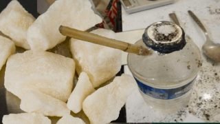 “البوفا”… سمّ يُباع في العلن ويأكل مستقبل جيل كامل