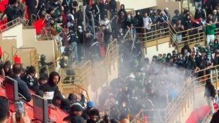 فوضى المدرجات تُحرج ملاعب بمعايير عالمية في “كلاسيكو” الجيش الملكي والرجاء
