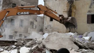 “هدم غير قانوني” يطيح بقائد وباشا