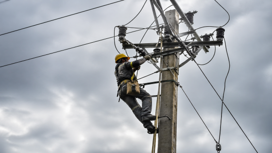 مصرع شاب بصعقة كهربائية فوق عمود للضغط العالي بإقليم برشيد