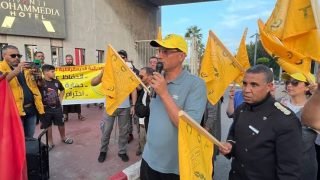 المطرودون بفندق افانتي يحتجون أمام عمالة المحمدية