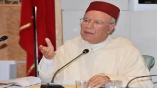 أحمد التوفيق يرفض “التدخل” ويُسقط امتيازات سائقه أمام شرطي مرور بالرباط