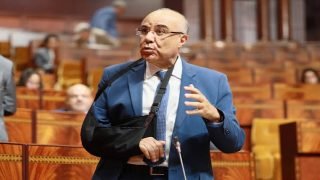 الاكتظاظ بكليات الطب يحرج وعود الحكومة ويُفاقم نزيف الكفاءات الطبية