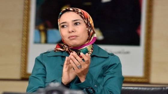 ماء العينين تنتقد أداء الحكومة وتدعو إلى تقوية الأحزاب لضمان مصداقية المسار الديمقراطي