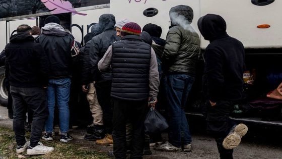 وادي زم.. تساؤلات حول ترحيل المهاجرين وحماية النظام العام